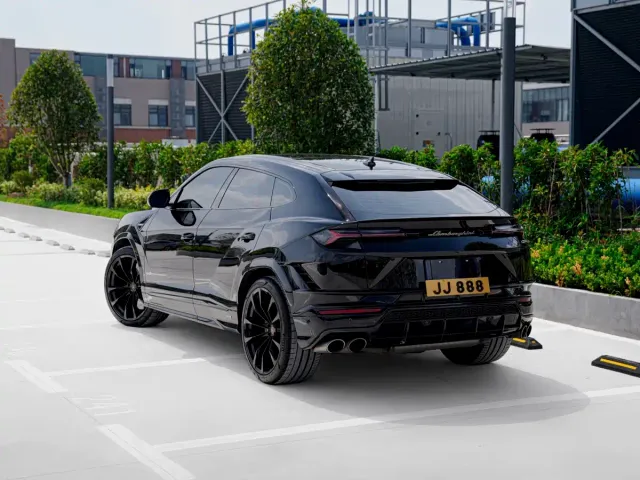Lamborghini Urus — Фото автомобиля 6