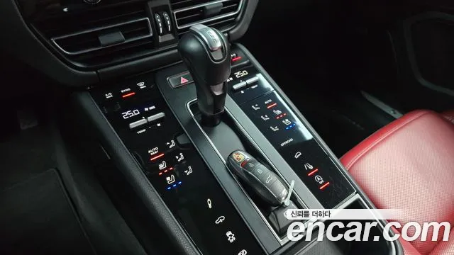 Porsche Macan — Фото автомобиля 9