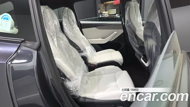Tesla Model Y — Фото автомобиля 12