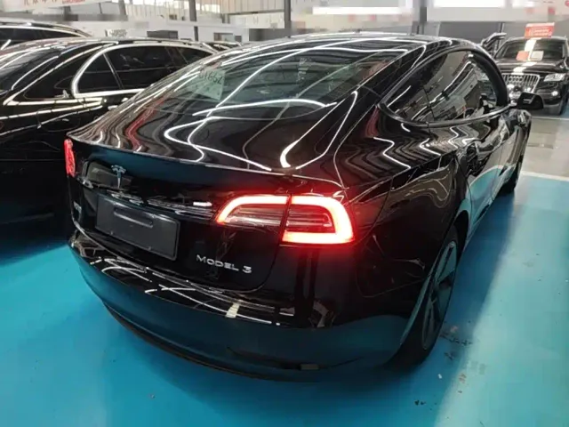 Tesla Model 3 — Фото автомобиля 6