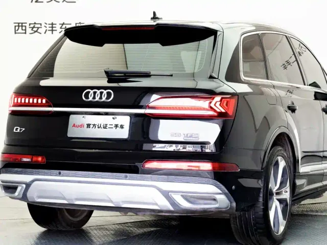 Audi Q7 — Фото автомобиля 24