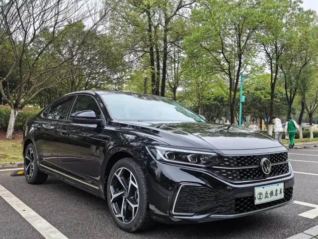 Volkswagen Passat — Фото автомобиля 3