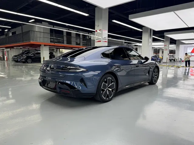 Xiaomi SU7 — Фото автомобиля 12