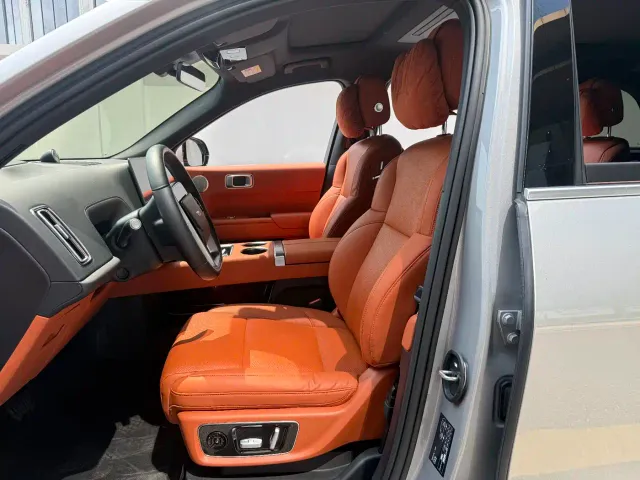 Li Auto L9 — Фото автомобиля 10