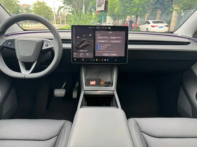 Tesla Model Y — Фото автомобиля 8