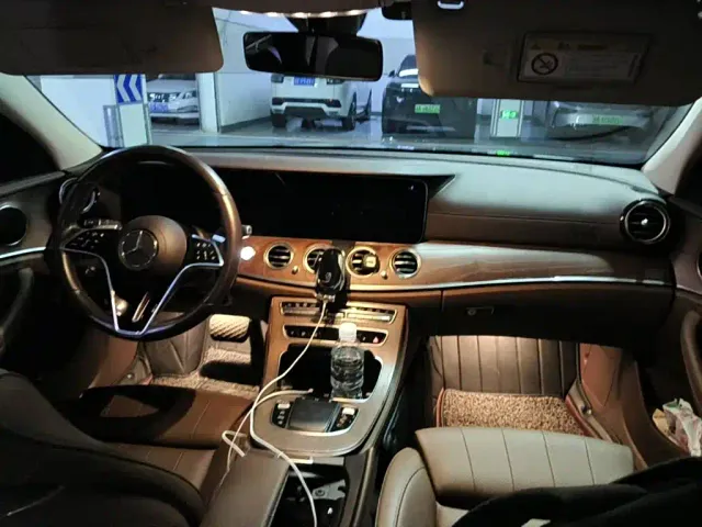 Mercedes-Benz E-Class — Фото автомобиля 12