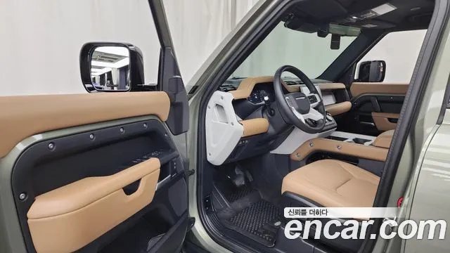 Land Rover Defender — Фото автомобиля 10