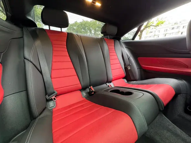 Mercedes-Benz E-Class — Фото автомобиля 14