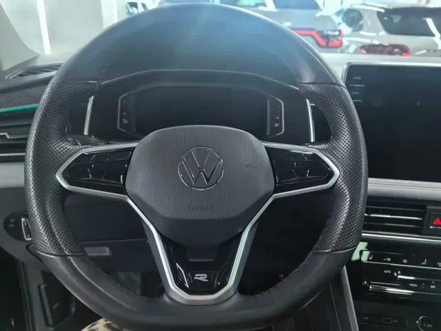 Volkswagen Tiguan L PHEV — Фото автомобиля 13