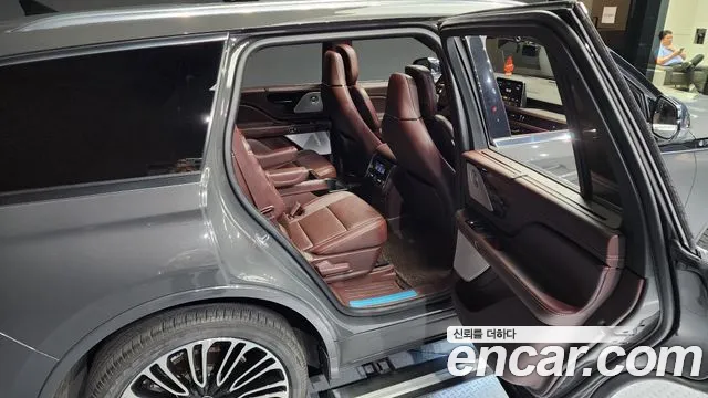 Lincoln Aviator Aviator 2 поколение — Фото автомобиля 12