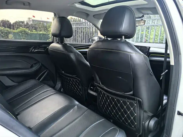 Roewe i5 — Фото автомобиля 15