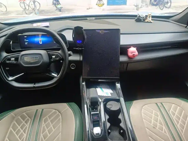 Geely Boyue — Фото автомобиля 12