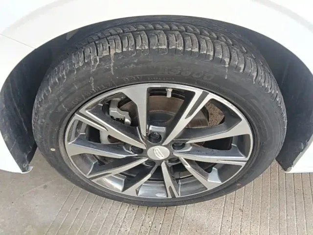Geely Emgrand — Фото автомобиля 22