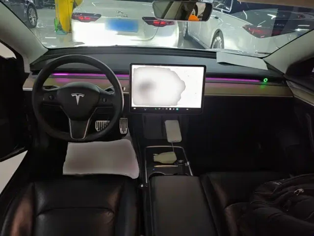 Tesla Model 3 — Фото автомобиля 9