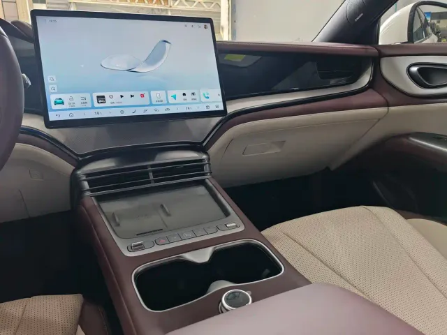 BYD Seal 07 DM-i — Фото автомобиля 14