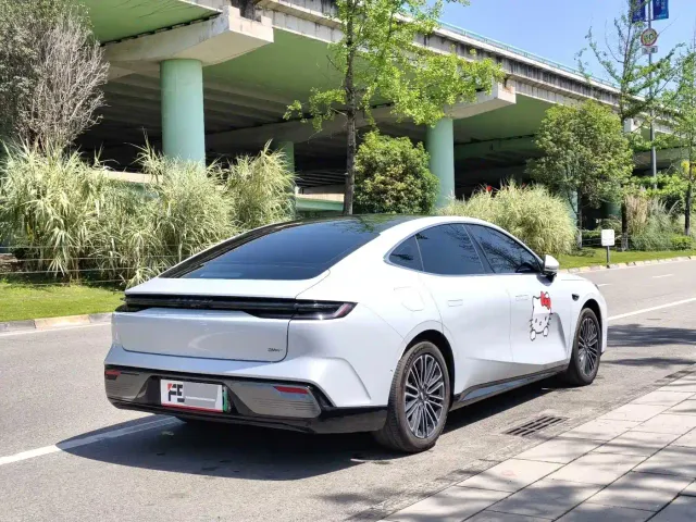 Geely Galaxy Xingyao 8 — Фото автомобиля 7