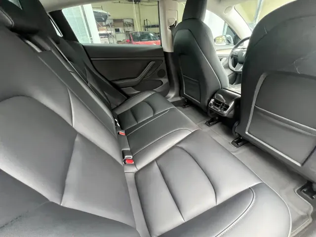 Tesla Model 3 — Фото автомобиля 9