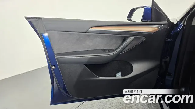 Tesla Model Y — Фото автомобиля 13