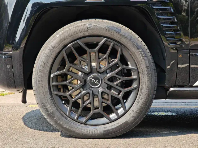 BYD U8 — Фото автомобиля 8