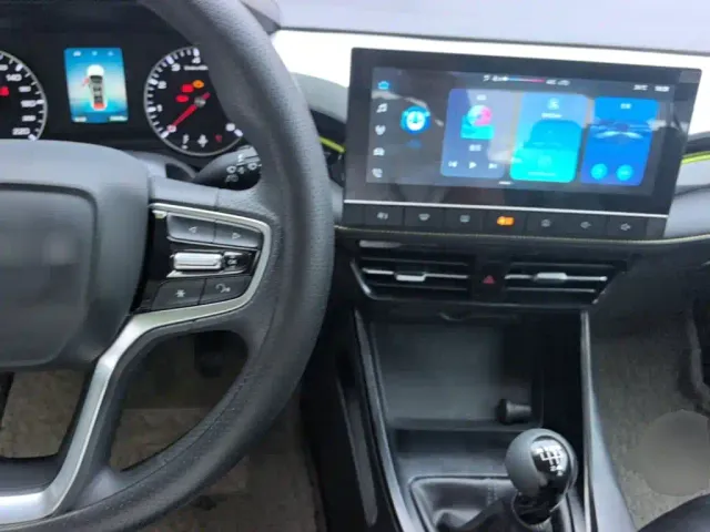 Roewe i5 — Фото автомобиля 9