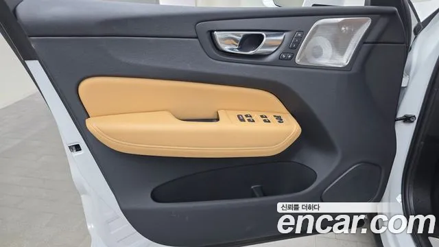 Вольво XC60 — Фото автомобиля 21