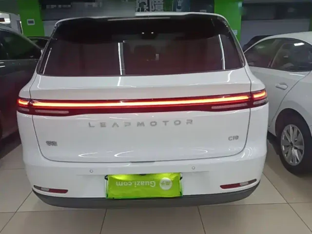 Leapmotor C10 — Фото автомобиля 5