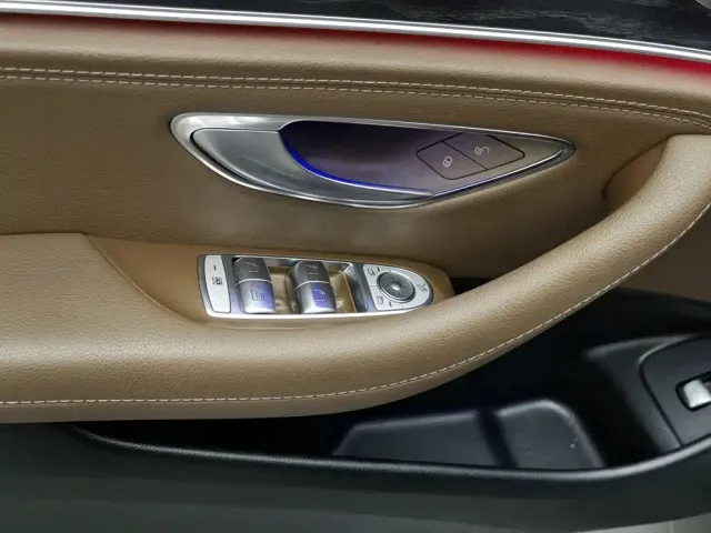 Mercedes-Benz E-Class — Фото автомобиля 9