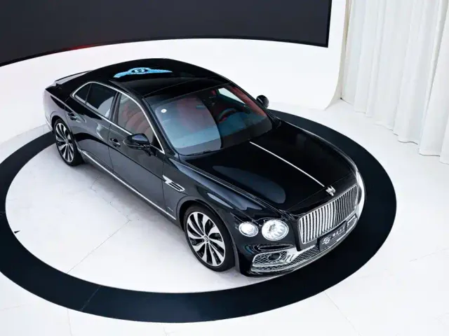 Bentley Flying Spur — Фото автомобиля 24