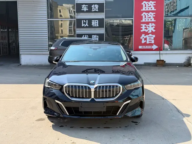 BMW 5 Series — Фото автомобиля 2