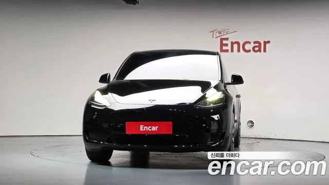 Tesla Model Y — Фото автомобиля 3