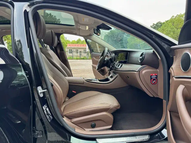 Mercedes-Benz E-Class — Фото автомобиля 10