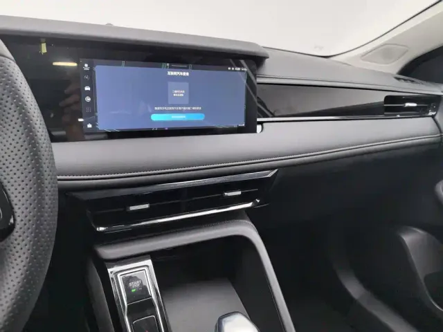 Roewe i5 — Фото автомобиля 12