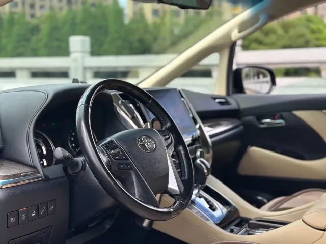 Toyota Alphard — Фото автомобиля 8