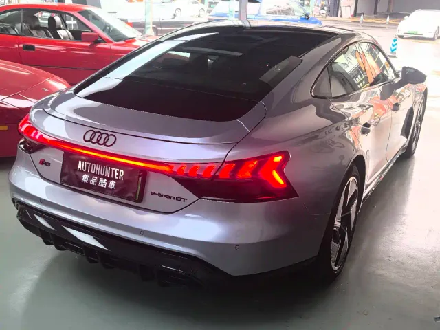 Audi Audi RS e-tron GT 2023 Base Model — Фото автомобиля 7