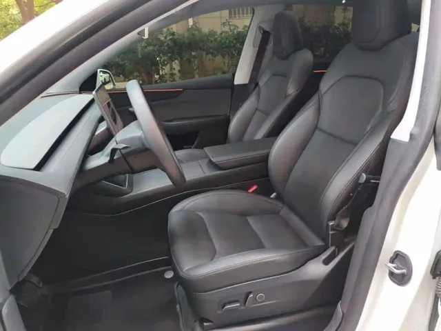 Tesla Model Y — Фото автомобиля 14