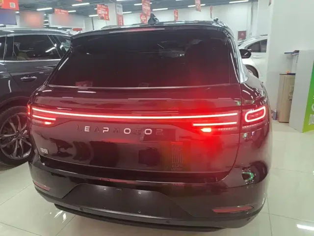 Leapmotor C11 — Фото автомобиля 5
