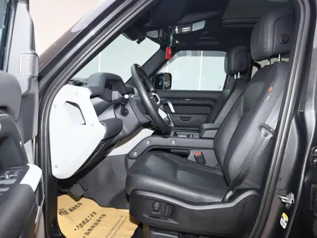 Land Rover Defender — Фото автомобиля 10
