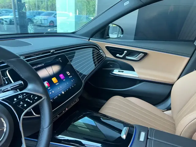 Mercedes-Benz E-Class — Фото автомобиля 12