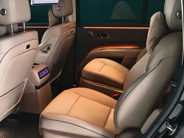 Li Auto i8 — Фото автомобиля 5