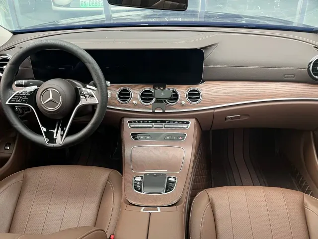 Mercedes-Benz E-Class — Фото автомобиля 6