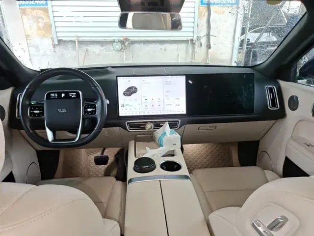 Li Auto L8 — Фото автомобиля 9