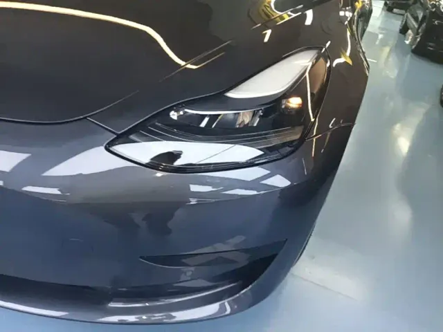 Tesla Model 3 — Фото автомобиля 23