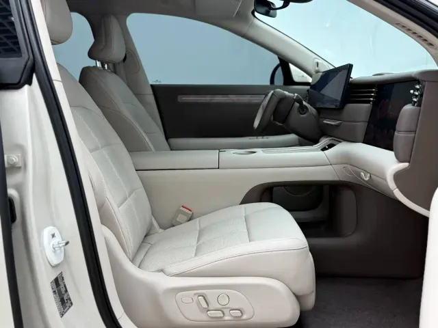 IM Motors LS6 — Фото автомобиля 16