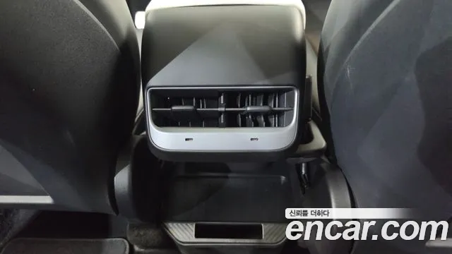 Tesla Model Y — Фото автомобиля 27