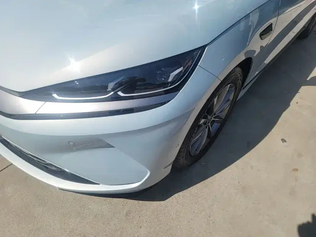 BYD Qin L — Фото автомобиля 23