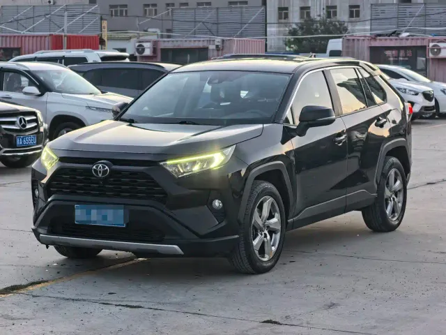 Фотография автомобиля — Toyota RAV4