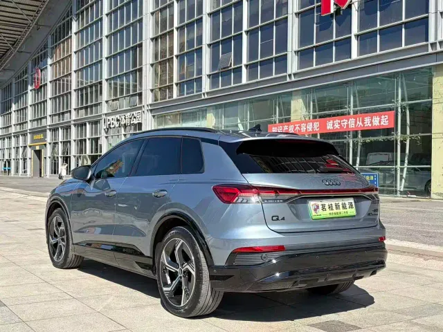 Audi Q4 e-tron — Фото автомобиля 3