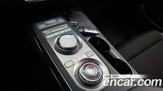Genesis GV70 2.5T Бензин 2WD — Фото автомобиля 9