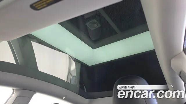 Tesla Model Y — Фото автомобиля 18