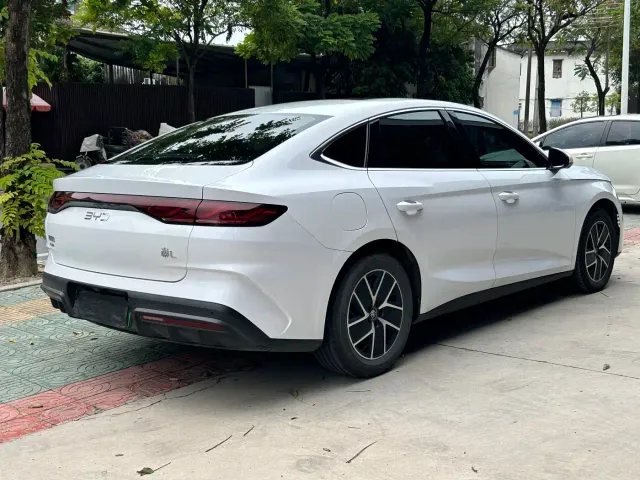 BYD Qin L — Фото автомобиля 7